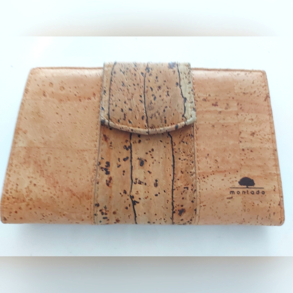 Large cork wallet from Montado.